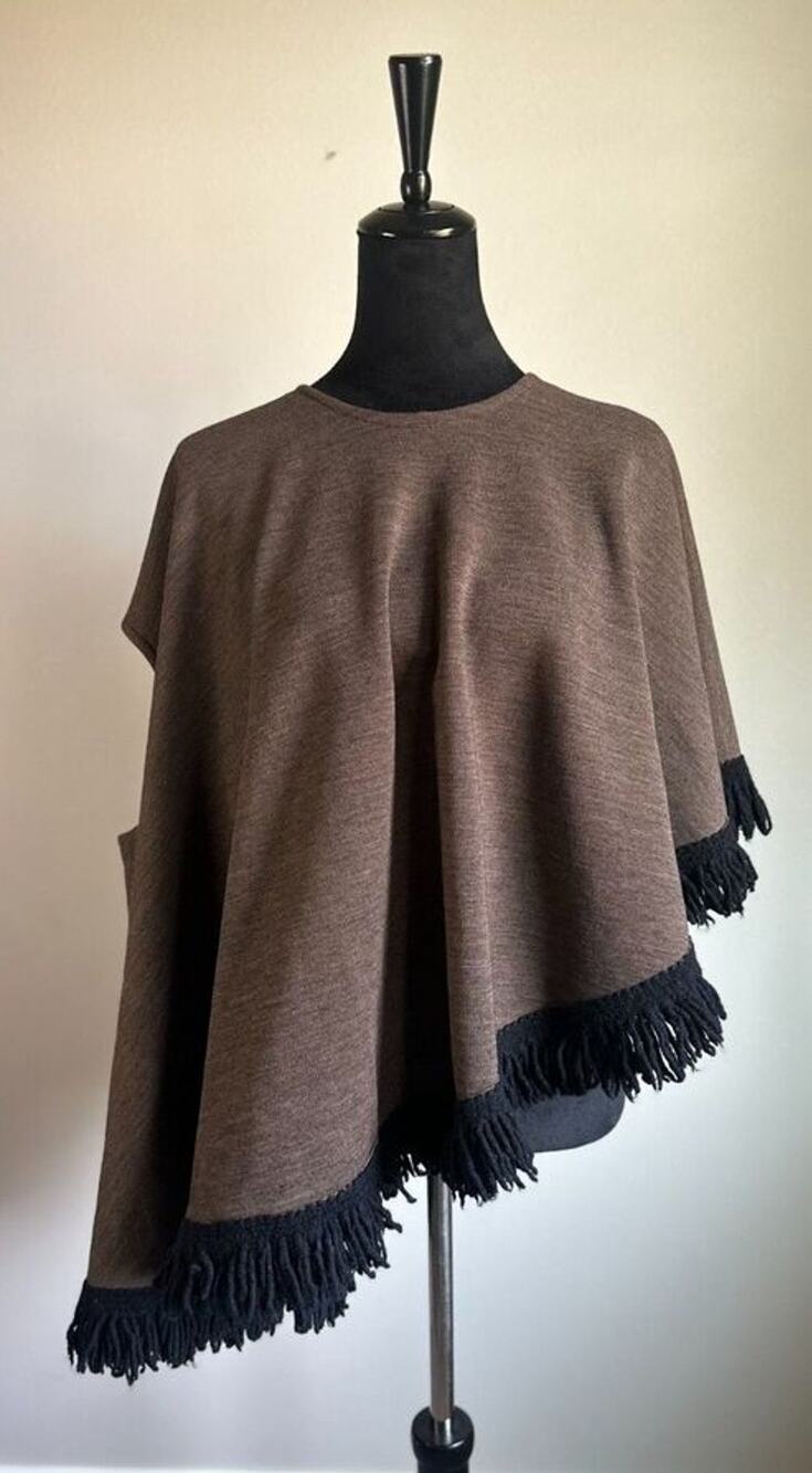 VTG QUEEN OF CAPES Country Place Wool Fringe Trim Asymmetric Cape Poncho